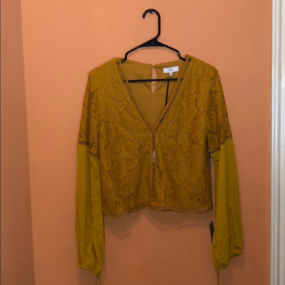 NSR NWT Janet lace crochet long sleeved crop